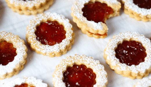 veganské linecké cukrové slepované červenou marmeládou