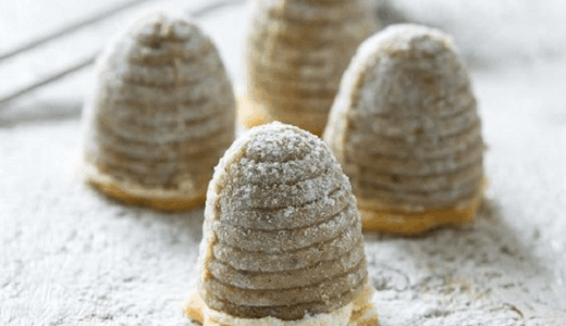 čtyři vosí hnízda s vaječným koňakem