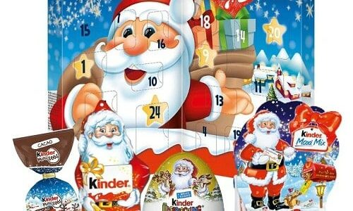 Adventní kalendář s motivem Santa Clause a s ukázkou produktů značky Kinder.